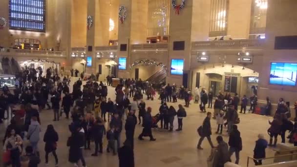People Adverts Christmas Decorations Grand Central Train Station Walls Static — стокове відео