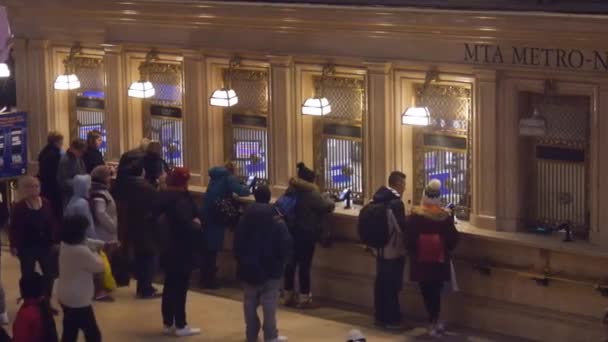 People Queuing Buy Mta Metro Tickets Pan Right Left — стоковое видео