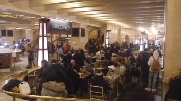 People Sitting Restaurant Underground Passage Pan Right Left — Vídeos de Stock