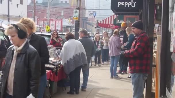 Market Busy People Pan Right Left — Stockvideo