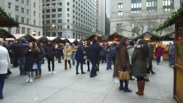 Crowd Christmas Market Pan Right Left — Stockvideo