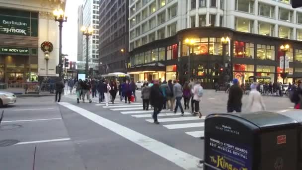 People Crossing Street Cars Zebra Crossing Slide Right Left — Vídeos de Stock