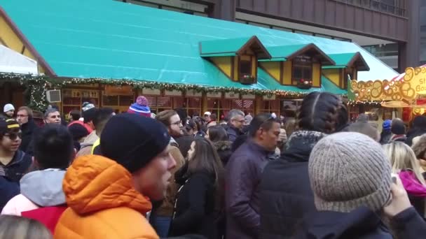 People Christmas Market Crowd Slide Right Left Slow Motion — Videoclip de stoc