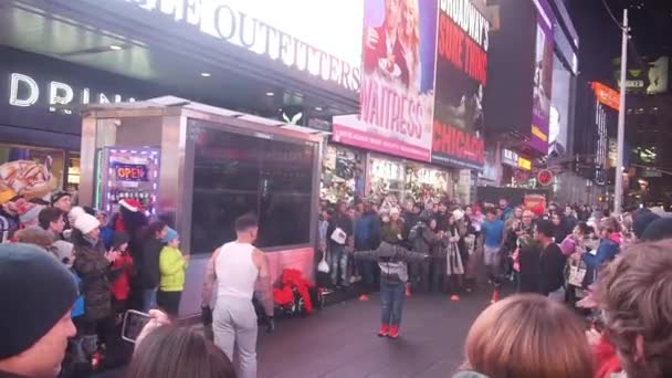 Dancers Doing Flip Kid Surrounded Crowd Square Static — Αρχείο Βίντεο