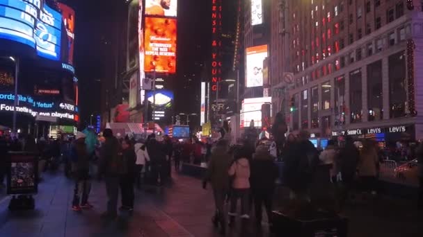 People Busy Square Night Pan Right Left — Video Stock