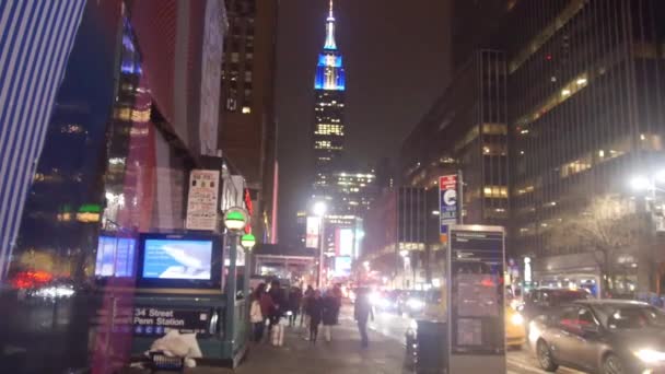 People Walking Street Cars Buildings Static — Video Stock