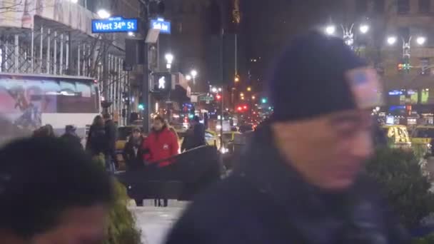 People Walking Street Front Taxis Static — Video Stock