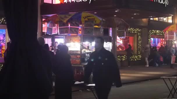 People Walking Christmas Shops Entrance Pan Left Right — стоковое видео