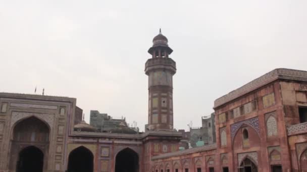 Mosque Walls Tilt Pan Left Right — Stockvideo