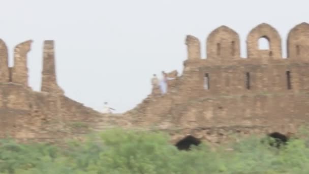 Old Rock Rampart Ruins Pan Right Left — Vídeo de Stock