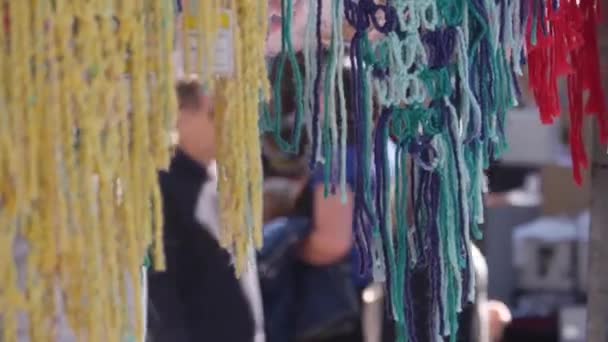 Persone Che Camminano Dietro Stringhe Colorate Close — Video Stock