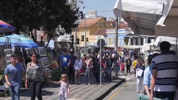 Ludzie Chodzący Pobliżu Rynku Static Następnie Zoom — Wideo stockowe