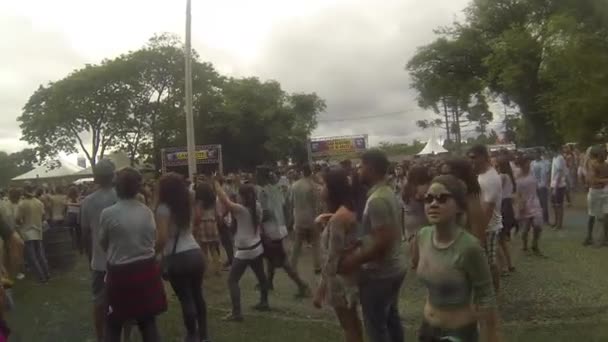 People Colorful Crowd Walking Having Good Time Pan Right Left — Video Stock