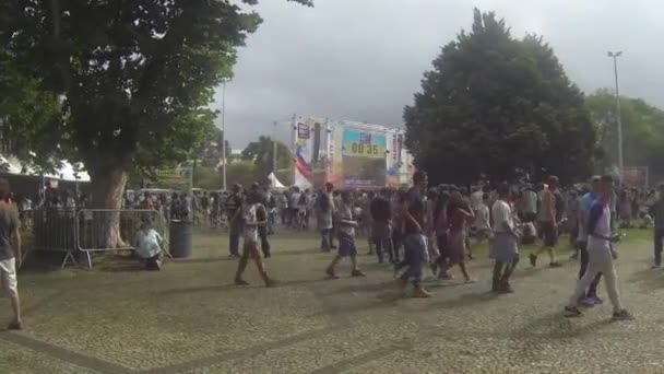 Walking Crowd Covered Colorful Powder Stage Walking Forward — Stok video