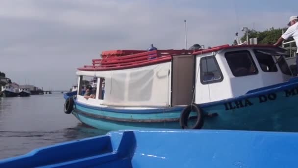 Gente Ilha Mel Barco Puerto Mar Deslice Hacia Atrás — Vídeos de Stock