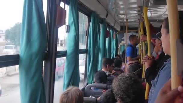 Janelas Pessoas Ônibus Agitado Handheld — Vídeo de Stock