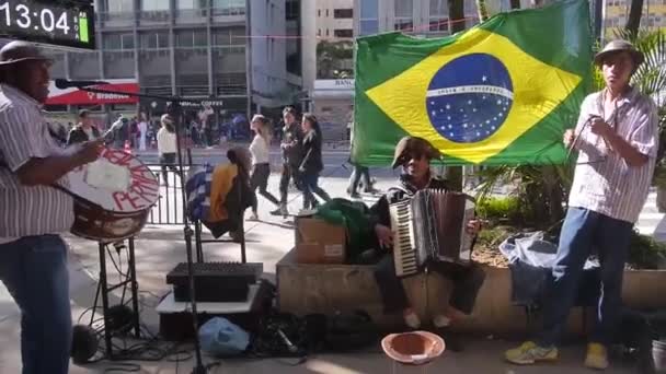 Cool Busking Artists Playing Music Street Brazilian Flag Back Static — Stock Video