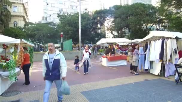 Ludzie Walking Market Stojaki Statyczne — Wideo stockowe