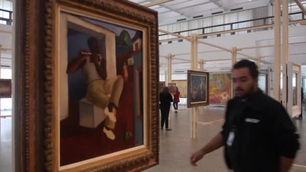 Pinturas Exposição Museu Deslize Para Esquerda Para Direita Seguida Zoom — Vídeo de Stock