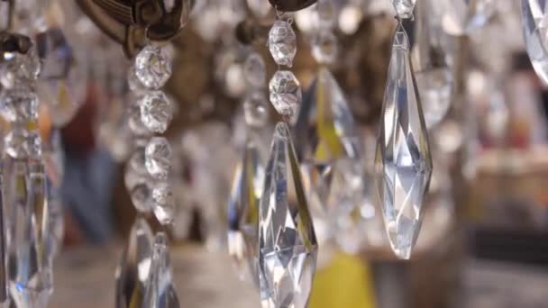 Błyszczące Kryształy Szklane Zbliżenie Następnie Zoom — Wideo stockowe