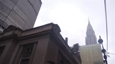 Building With Eagle Statue - Tilt - Up To Down.