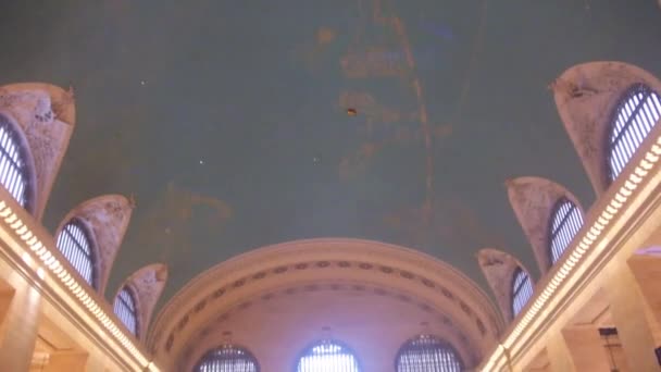 Plafond Bleu Sur Gare Grand Central Bondée Avec Fenêtres — Video