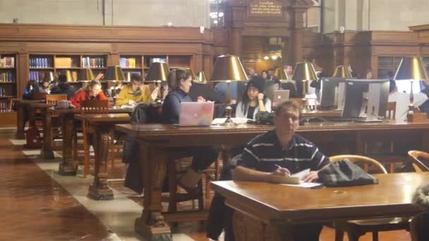 People Reading Tables Library Surrounded Book Shelves Slide Left Right — Stockvideo
