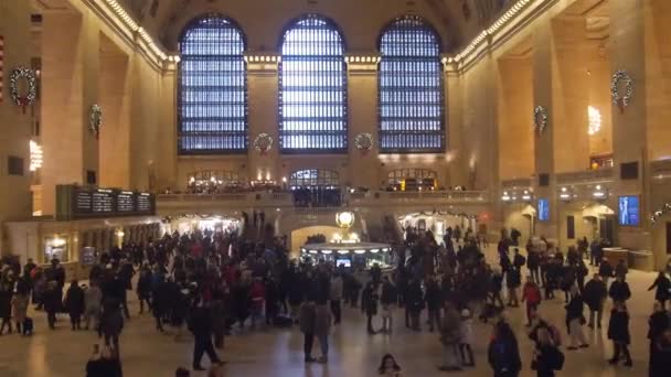 Kalabalık Büyük Merkez Tren Stasyonu Nda Yürüyen Nsanlar — Stok video