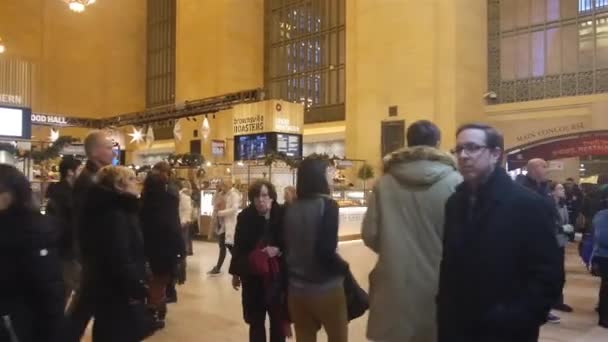 People Walking Grand Central Station Pan Right Left — Stock Video