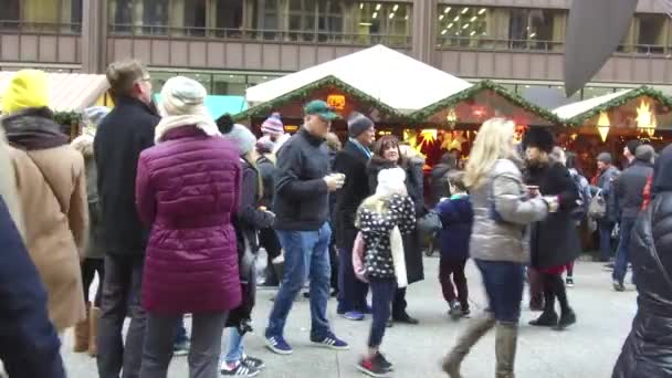 Pessoas Andando Mercado Natal Lotado — Vídeo de Stock