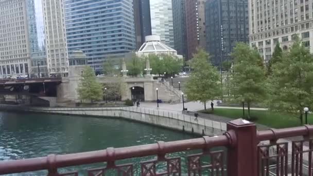 Walking Bridge Water Source City Slide Left Right — стоковое видео