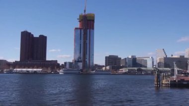 Su Kaynağının Arkasındaki Binalar - Statik.