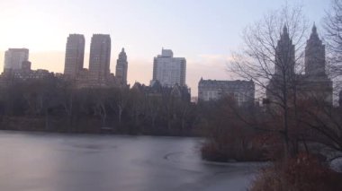 Şehir Su Üzerindeki Skyline Kaynağı