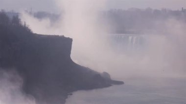 Niagara Şelalelerinden Gelen Sis