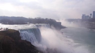 Bakış açısından Niagara Şelalesi - Pan - Sağdan Sola.
