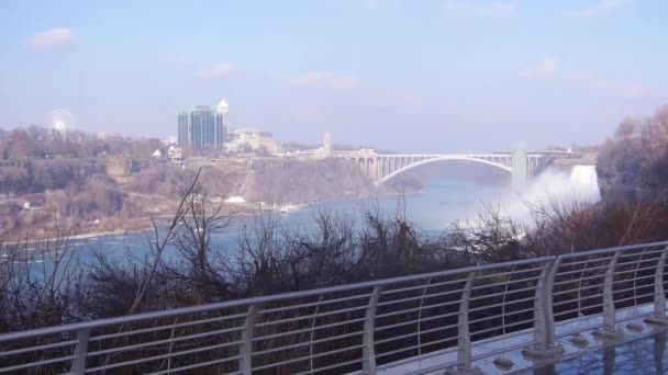Zaun Und Flora Vor Brücke Über Den Niagara Fluss Statik — Stockvideo