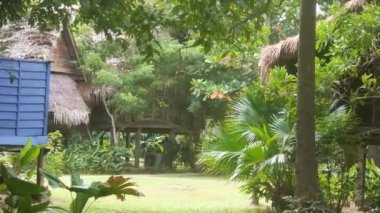 Etrafı Flora 'yla çevrili Bungalovlu Güzel Manzara 