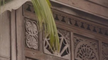 Ahşap Bungalov Önü ve Çatı