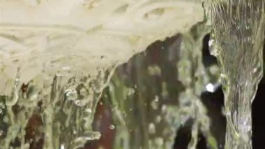 Çeşmeden akan su - Statik