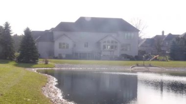 Flora ve Su Kaynağıyla çevrili Huzurlu Ev 