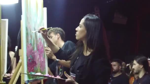 Artist Painting Crowd Dark Art Gallery — Stock Video
