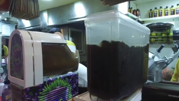 饮水机中的气泡液体 — 图库视频影像