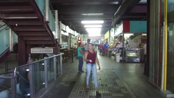 Άνθρωποι Πόδια Κοντά Σκάλες Στην Εσωτερική Αγορά Static — Αρχείο Βίντεο