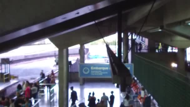 Persone Nella Stazione Della Metropolitana Dall Alto — Video Stock