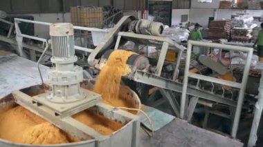  2 Büyük Karıştırma Makinesi ve Turuncu Gübre Fabrikası
