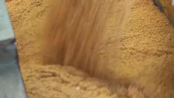 Fertilizante Laranja Caindo Uma Máquina Mistura — Vídeo de Stock