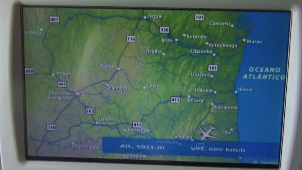 Uçaktaki Bir Koltuğun Arkasında Uçuş Haritası Görünümü — Stok video