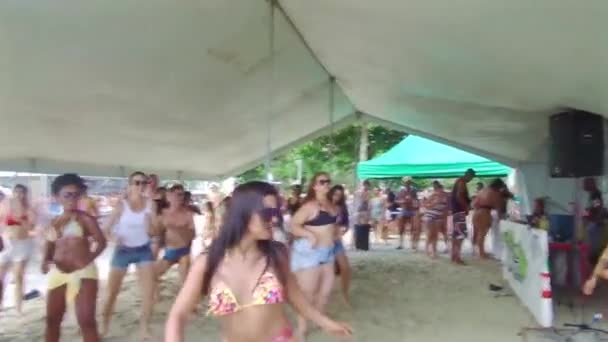 Brazilské Dívky Tančí Pod Stanem Pláži — Stock video