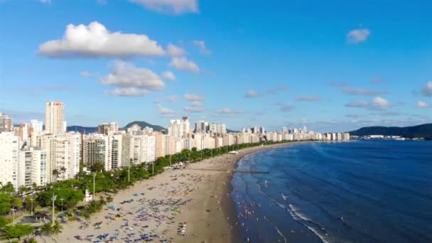 Bela Vista Uma Praia Cheia Pessoas Movendo Para Trás — Vídeo de Stock