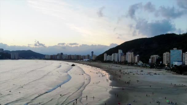 Silhouette Beautiful City Beach Mountains Aerial View — Αρχείο Βίντεο